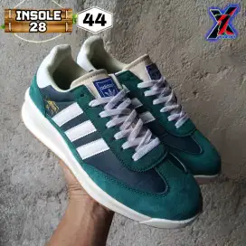SEPATU PRIA/WANITA ADIDAS SL72 V.2 BOOST