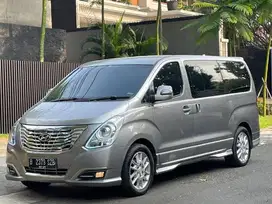 HYUNDAI H1 ROYALE 2.4 AT BENSIN SILVER 2017. LEBIH BESAR DARI ALPHARD