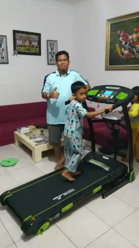 Treadmill elektrik TF 130 dua HP