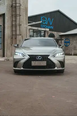 40 Rb KM Record ES 300h Ultra Luxury Lexus 2021 OTO 888