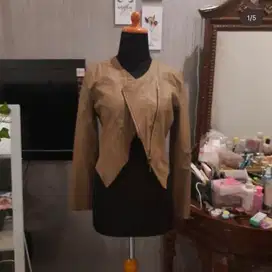 Jaket semi kulit