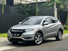 HATCHBACK TER NYAMAN. HONDA HRV E CVT 2017 SILVER