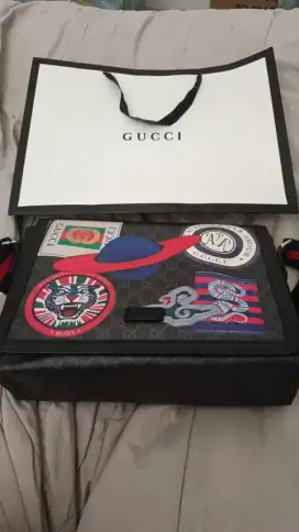 tas slempang gucci