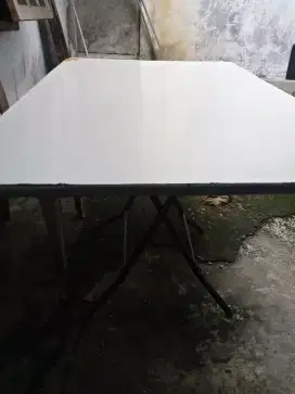 meja lipat persegi
