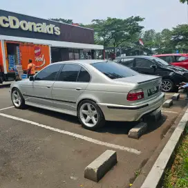 BMW E39 528i A/T 1997 Mulus