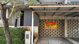 Disewakan per tahun, rumah dengan perabotan