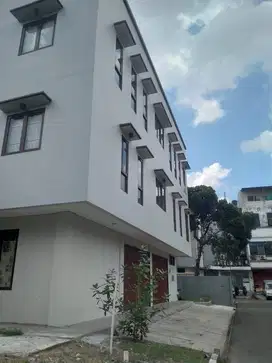 Dijual Ruko 3 unit, 3 lantai siap pakai.