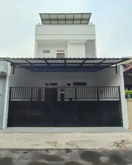 Rumah 3 Lantai 4 Kamar Hadap Tenggara Di Griya Loka