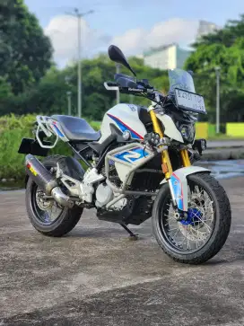 BMW G310 With Akra