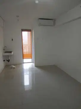 Sewa apartemen  studio Bassura City lantai bawah