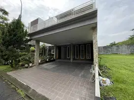 Rumah depan taman nyaman banget di BSD
