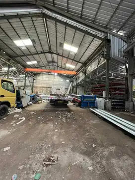 Gugang Beso Luas1500 SHM Di Penggarutan Bekasi dilewati container 20ft