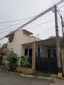 Dijual Rumah Cantik 2 Lantai di Perumahan Villa Pertiwi Depok