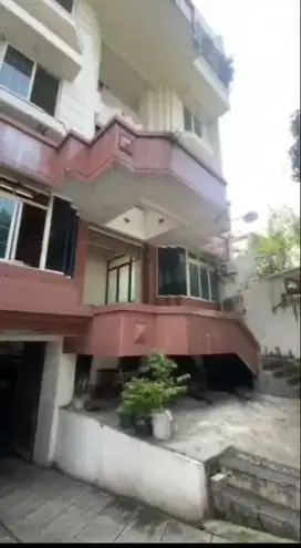 Gedung Kantor 5 Lantai Dekat Stasiun Gondangdia di Menteng