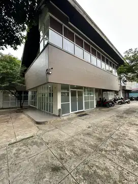 Gedung Kantor 1017m Pinggir Jalan Raya Area Komersial Kebayoran