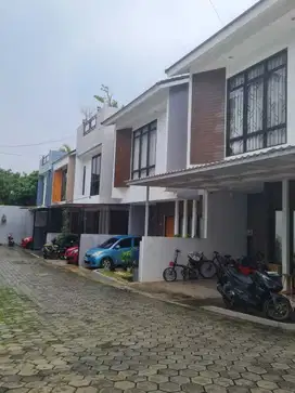 Dijual rumah siap huni nempel Jaksel akses 10 menit ke MRT Lebak Bulus