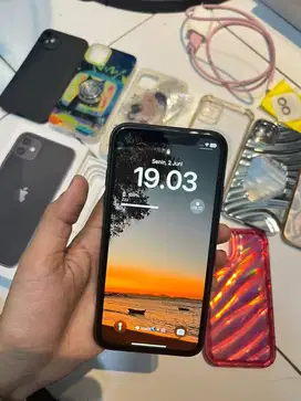 Iphone 11 ibox 128gb bh 71 hitam pa/a bonus banyak case