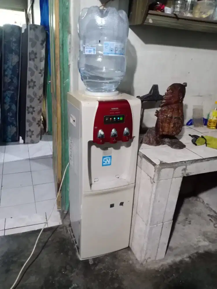 dispenser sanken panas normal dingin, ada kulkas kecil bagian bawah