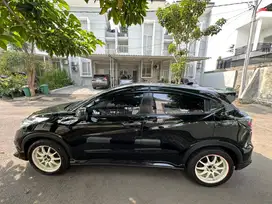 DIJUAL MOBIL KESAYANGAN HONDA NEW HRV 1.5E SE CVT CASH