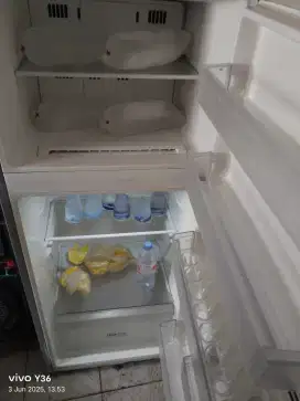 Di jual cepat kulkas 2 pintu smart inverter plus antar