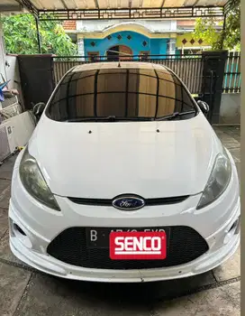 Ford Fiesta 2013 putih istimewa