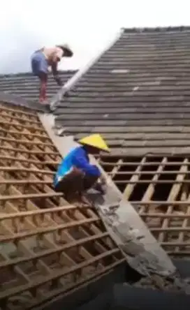 Jasa atap bocor, rembes, dak, tembok, plapon dan perbaikan bangunan.