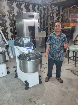Spiral mixer 25 kg tipe SM-50 merk Sinmag Taiwan masih gress