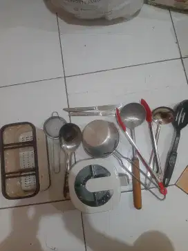 Di jual perlengkapan makan
