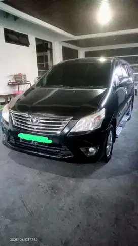 Toyota Kijang Innova 2011 Bensin