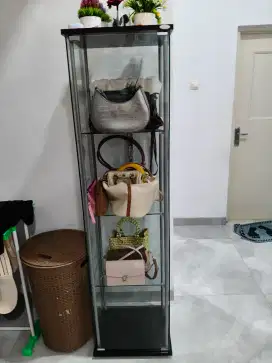Lemari kaca informa