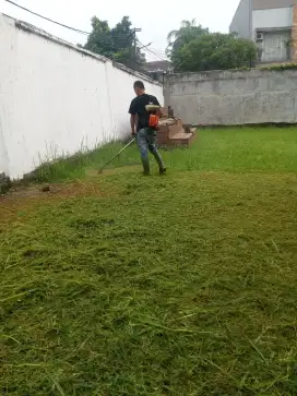 Tukang potong rumput taman dan kebun