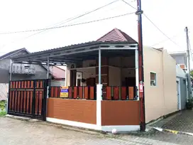 Rumah Hook dekat Jalan Raya Caturharjo
