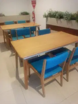 Meja makan bekas