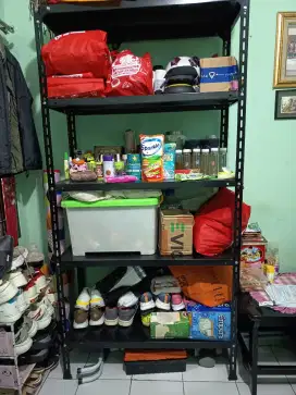 Bismillah di jual rak hitam 5 tingkat dengan kondisi masih bagus.