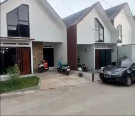 Rumah second kawasan elite di mampang kota Depok