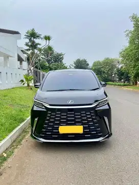 Lexus LM350 Hybrid 7 Seater 2023/2024