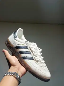 ADIDAS HANDBALL SPEZIAL kondisi 100%baru belum pernah di pakai