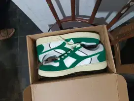 Sepatu Diadora Hijau