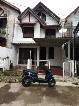 Dijual cepat rumah dua lantai 1.1m nego 92m perum griya asri depok
