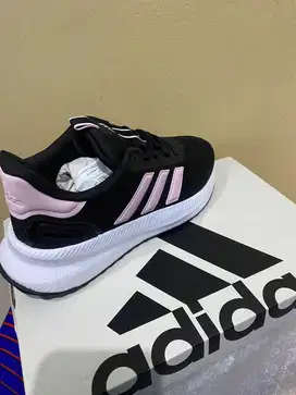 Sepatu adidas Baru
