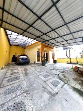 Rumah Strategis Halaman Luas dekat Jalan Besi Jangkang