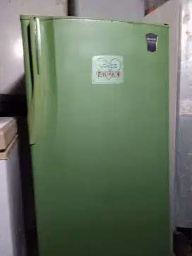Kulkas merek sharp normal bagus tinggal pake mesin ori