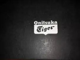 Sepatu onitsuka tiger 41.5