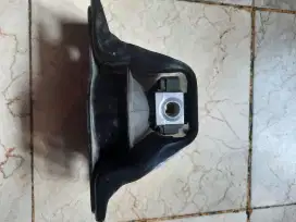 Engine mounting kanan Nissan G. livina