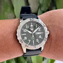 Seiko Five Sport Pilot Green Automatic