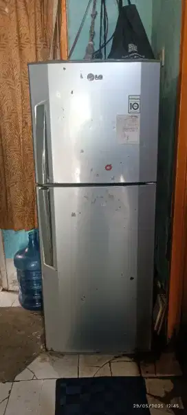 Di jual kulkas LG 2 pintu
