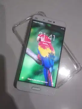 Mi 5 ram 3/64 NFc mulus