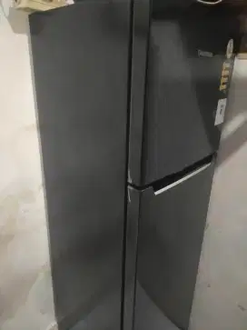 Di jual aja nih kulkas chankong 2 pintu baru 2 bulan lg butuh