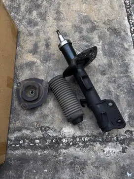 Sepaket Shock Absorber / Breaker Nissan Juke Complete Strut Assembly