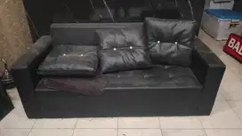 DIJUAL SOFA HITAM UKURAN 2METER + BANTAL